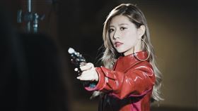 阿部瑪利亞出道10年首發中文單曲，邰哥、坤達跨刀MV上演特務情報戰。（圖／麥卡貝網路電視提供）