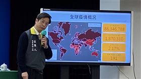 指揮中心專家諮詢小組召集人張上淳，講述國內個案病例分析。（圖／記者簡浩正攝影）