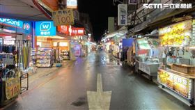 士林夜市變空城，許多店面都貼出招租字樣。（實地拍攝）