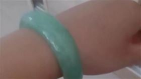 ▲杭州張女士手上的手鐲。（圖／翻攝自微博）