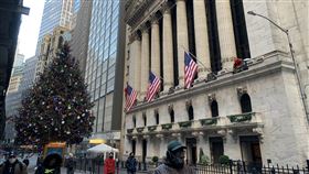 紐約證交所再轉彎  中國3大電信商將下市紐約證券交易所3天內兩度變更決定，美東時間6日宣布重啟中國3大電信商美國存託憑證下市程序。圖為紐約證交所。中央社記者尹俊傑紐約攝  110年1月7日