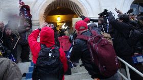 川普支持者試圖闖入國會