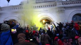 川普支持者硬闖國會與警方爆衝突