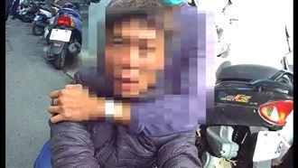 太劣！盯上正妹　他竟連人帶車一起搶