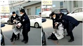日前有中國網友爆料，在遼寧瀋陽皇姑區，一名婦人為了堅持走出封鎖區域，被警員強行拖走，讓周圍民眾看得膽戰心驚。（圖／讀者提供）