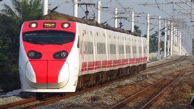 屏東-台東普悠瑪首航(台鐵局提供)