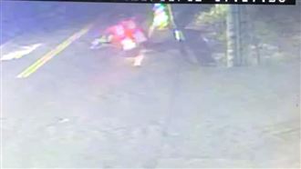 飛車趕單！彰化外送員自撞噴飛草叢亡