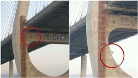 工人「懸吊橋墩」旁人竟不救！下秒哀號慘摔死　冷血畫面曝（圖／翻攝自時間視頻）