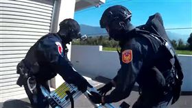 詐騙集團，壓轎金，大甲媽祖，攻堅，手機。(圖／台中市刑大提供)