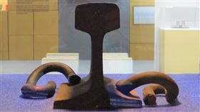 台鐵開發「保不出軌鋼軌扣夾」文創商品，限量發售。（圖／台鐵提供）