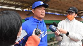 富邦悍將二軍首席教練陳瑞振。（圖／記者王怡翔攝影）