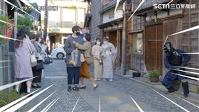 日本武士突拔刀嚇壞櫻花妹　她驚聲尖叫秒回頭緊抱男友