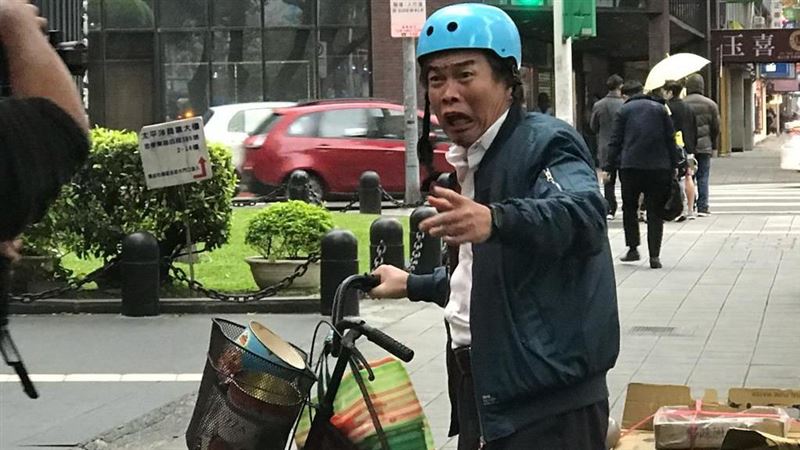 53歲康康曝近況　路邊撿回收超憔悴