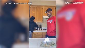 燈泡沒插電竟亮了！哥見直接懷疑人生