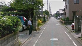 網友透過街景地圖發現去世老爸的身影，站在門口似乎在等誰。（圖／翻攝自TeacherUfo推特）