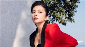 談莉娜日前PO出穿搭照，遭爆其實穿的是仿冒品。（圖／翻攝自Nana談莉娜微博）