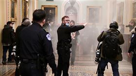 爆1員警殉職！美國川粉暴動「釀5死」　國會警長請辭獲准（圖／路透社／達志影像）