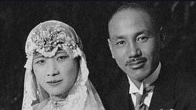 宋美齡有菸癮，但蔣中正選擇包容。（圖／翻攝自維基百科）