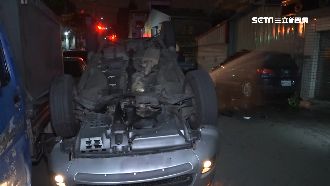 駕駛閃避貓咪慘翻車　連撞釀瓦斯外洩