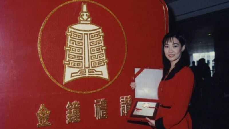 嫁豪門卻破產　玉女歌手崩潰差點出家
