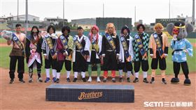  中信兄弟新秀菜鳥日，裝扮成鬼滅之刃角色。（圖／記者王怡翔攝影）