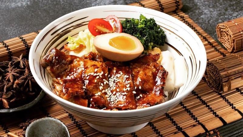 超豐盛丼飯　壯觀小肉山口水止不住！
