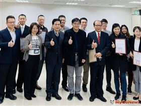 北市再表揚十名績優危老推動師 法令鬆綁加速危老重建業務推動（圖／台北市政府）