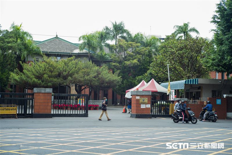 南部第一學府高雄中學（雄中）竟然出現魔王試卷，地理科考試英文題目比例竟高達20%（圖／資料照）