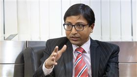 印度駐台代表：吸引外國投資  政府提供優惠獎勵印度駐台代表戴國瀾（Gourangalal Das）指出，為吸引外國投資，印度政府提供空前優惠的獎勵措施，考量台灣企業在全球供應鏈具競爭力，也正積極尋找新市場及成長新動力，印度市場為台灣提供大量機會，台灣也可提供印度產業轉型所需專業知能，發展互利互惠的經貿、技術合作。中央社記者謝佳璋攝　110年1月9日