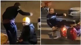車主狂扇女外賣員，路人看不過去飛踹制止（圖／翻攝自騰訊網）