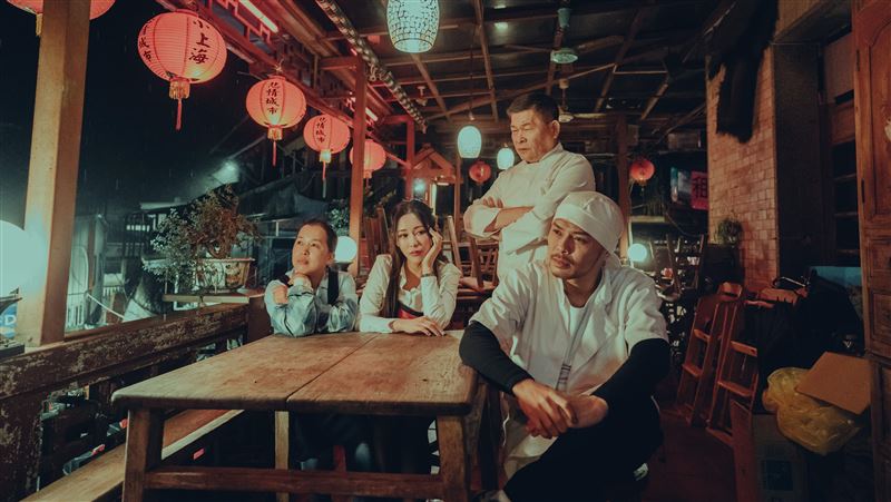 澎恰恰過年前解散公司　員工一聽崩潰