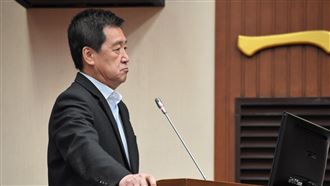 質疑郭台銘買疫苗被卡　費鴻泰氣炸