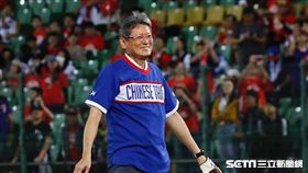 洛杉磯奧運班底再聚首為中華隊加油，郭泰源開球。（圖／記者林聖凱攝影）