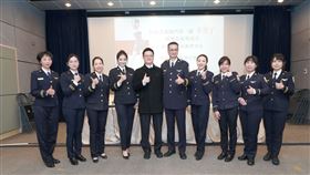 蘿琳亞,塑身衣,移民官（圖／翻攝畫面）