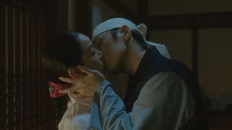 男上女下狂換體位　女星激情片全外洩