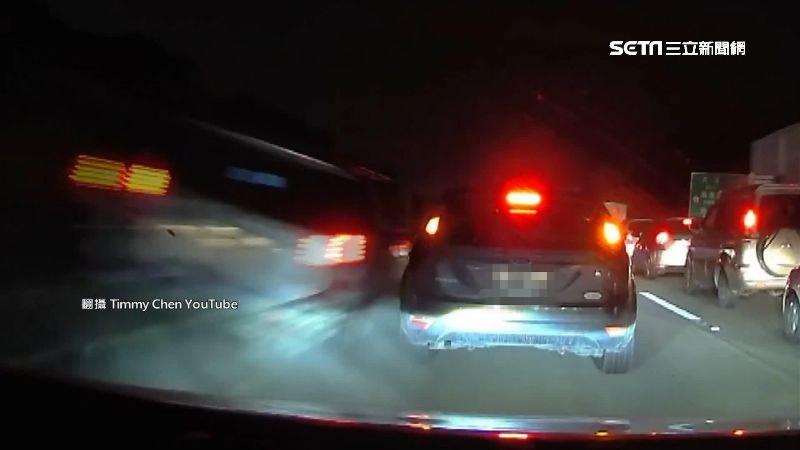 國道塞遇紐澤西護欄跑法　7車慘掛彩
