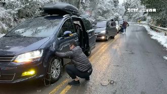 追雪忍凍睡車上　太平山塞3.5km
