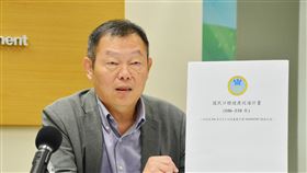 護口腔健康　新北推長者塗氟（2）新北市衛生局長林奇宏19日在記者會中表示，行政院核定的「國民口腔健康促進計畫（106～110年）」中明確指出，降低65歲以上國民無牙比率，首要推動老年人塗氟。中央社記者黃旭昇新北市攝　107年10月19日