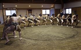 日本相撲力士訓練畫面。（圖／美聯社／達志影像）