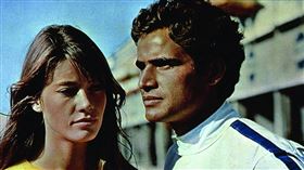 1966年因演出跨國合作的賽車電影《霹靂神風》（Grand Prix，另譯大賽車）而走紅的義大利男星安東尼奧薩巴托（Antonio Sabat Sr），今日傳出因武漢肺炎（COVID-19、新冠肺炎）併發症，於6日病逝洛杉磯，享壽77歲。IMDB