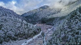 「寂寞公路」美到像在冰雪奇緣動畫裡