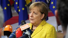 德國鐵娘子時代將落幕　歐盟權力重組開端德國總理梅克爾宣布將交出黨魁，2021年不連任總理，結束長年主政德國，將牽動歐盟政治權力重組，圖為她107年2月出席歐盟峰會相片。（資料照片）中央社記者唐佩君布魯塞爾攝　107年10月31日