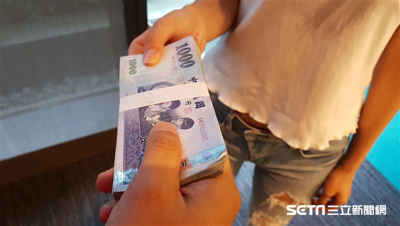 撞球正妹助教加值服務　6分鐘激戰畫面曝