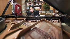 教母級鋼琴家陳必先  在貝多芬音樂裡獲得救贖71歲教母級鋼琴家陳必先11日晚間將在台北國家音樂廳舉行鋼琴獨奏會，演出全場貝多芬奏鳴曲。陳必先說，貝多芬的音樂傳遞絕望，也帶來希望，她在貝多芬的音樂裡得到救贖的力量。（林仁斌提供）中央社記者趙靜瑜傳真  110年1月11日