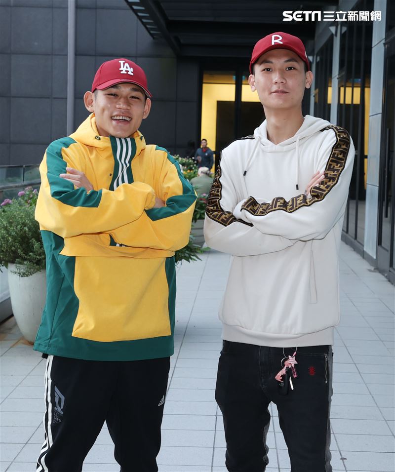 阿倉、屁辰三立新聞網專訪。（記者邱榮吉/攝影）