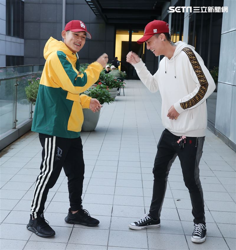 阿倉、屁辰三立新聞網專訪。（記者邱榮吉/攝影）