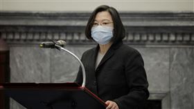 蔡英文總統11日上午接見「109年資訊月傑出資訊人才獎得獎者暨活動主辦單位」。（圖／總統府提供）