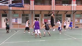 交大校友打籃球突昏厥　電擊搶命成功