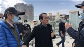 輕軌大南環段將通車　林欽榮：1年後運量可增2/3高雄輕軌大南環段將通車，高雄市副市長林欽榮（中）11日視察通車前整備工作。他表示，大南環段通車後，有信心1年後運量成長2/3。中央社記者侯文婷攝  110年1月11日