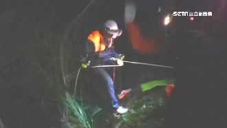 疑不熟路況失控墜谷　一家5口嚇呆